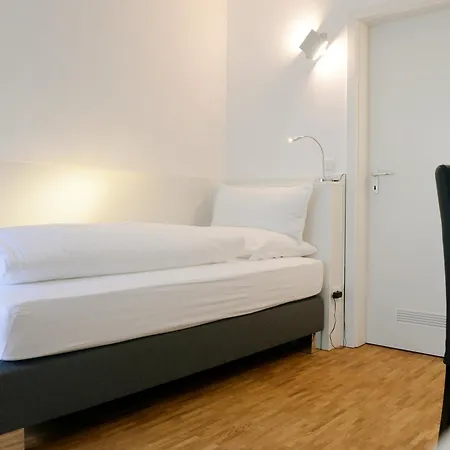 Pensionat Homefy - Duesseldorf - 3*