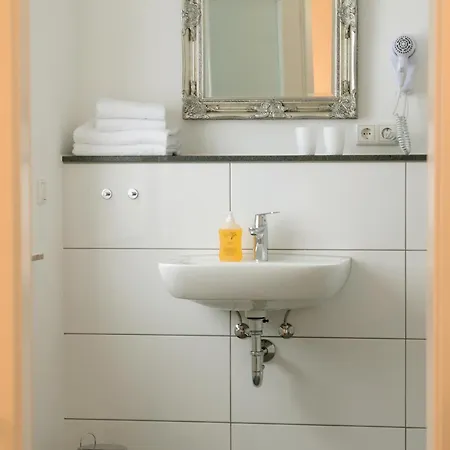 Homefy - Duesseldorf - 3* 梅尔布施